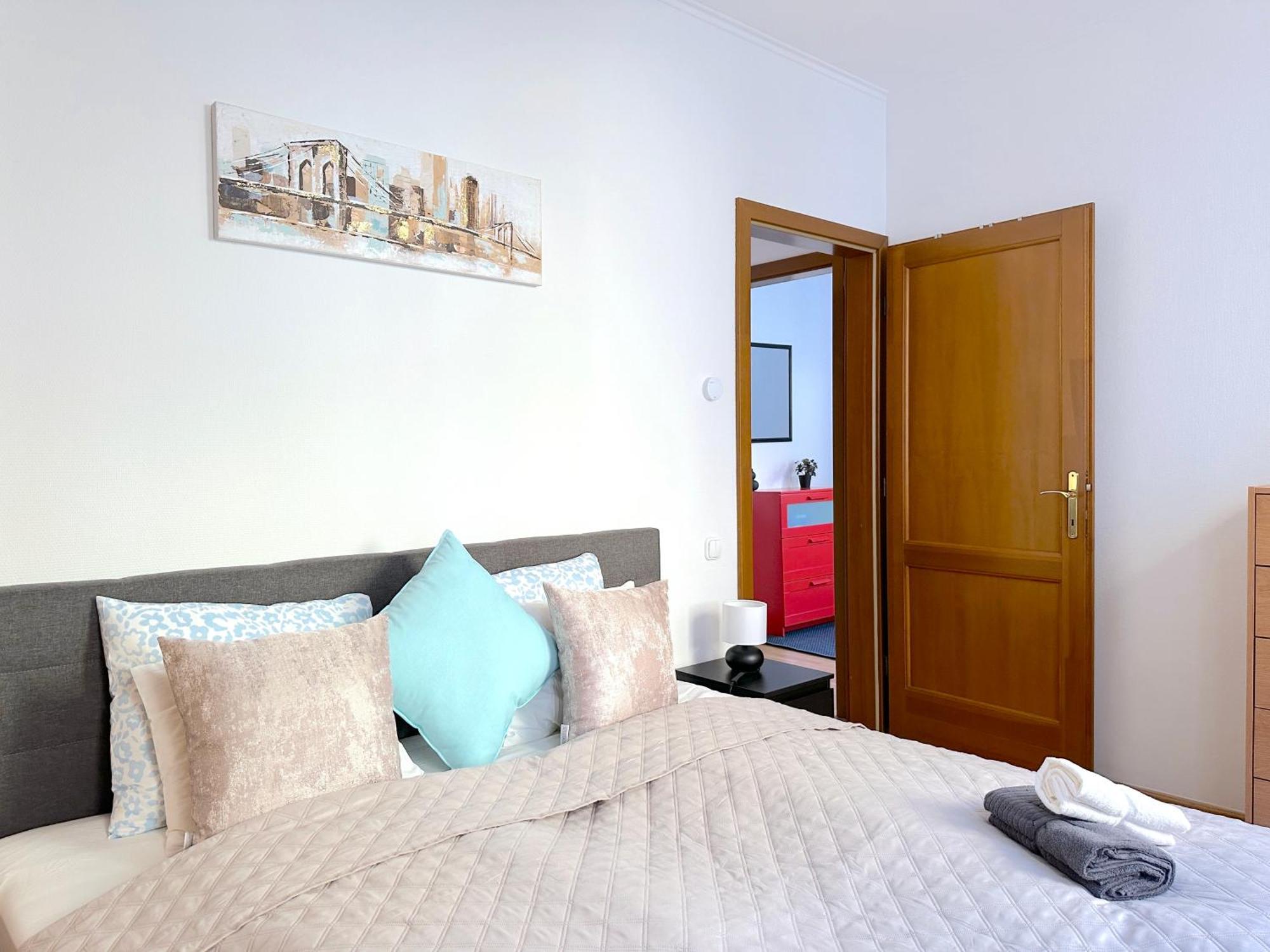 Spacious 3-bedroom With Balcony & Free Parking Apartamento *
